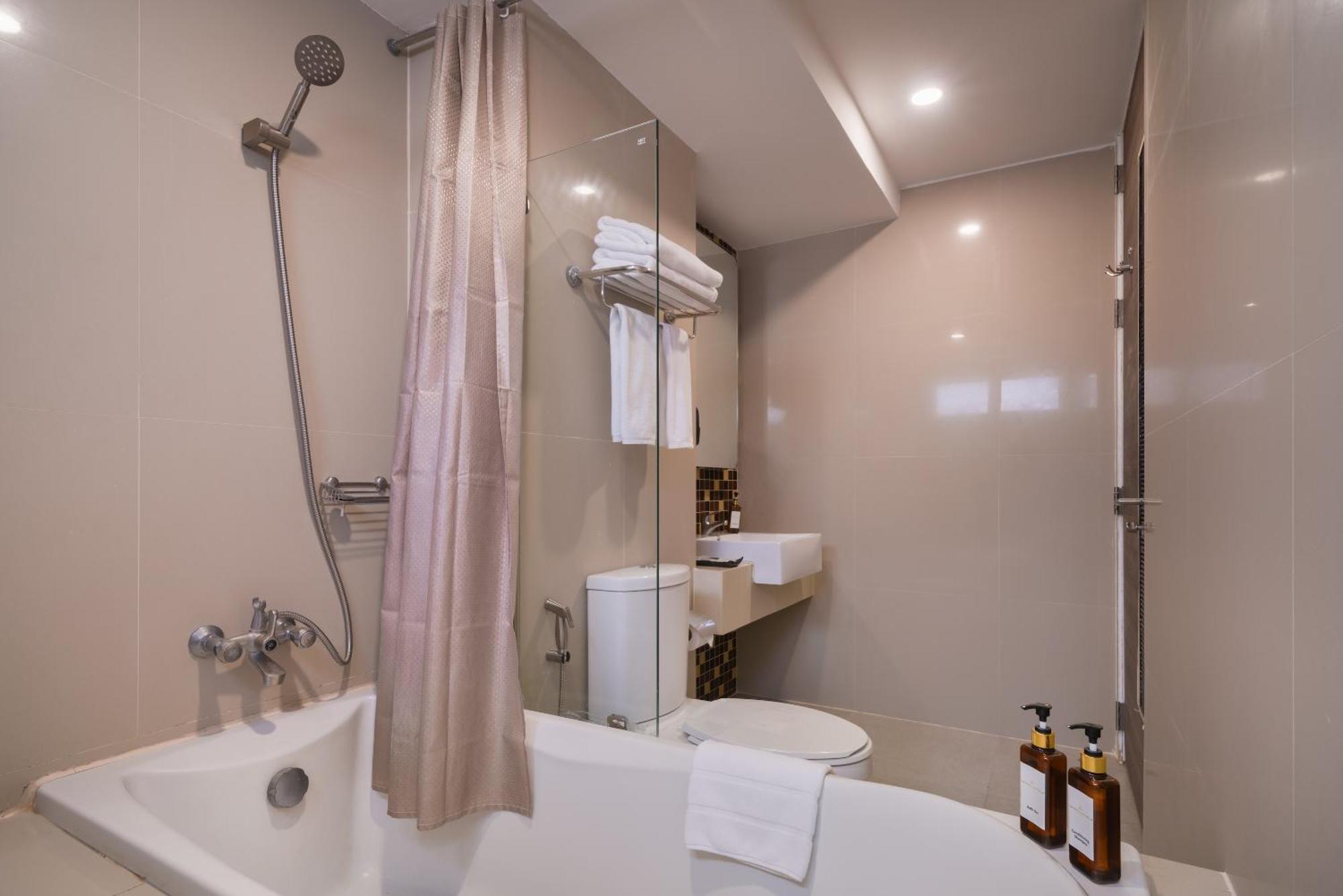 Aspira Suites Sukhumvit 20 Bangkok Bagian luar foto