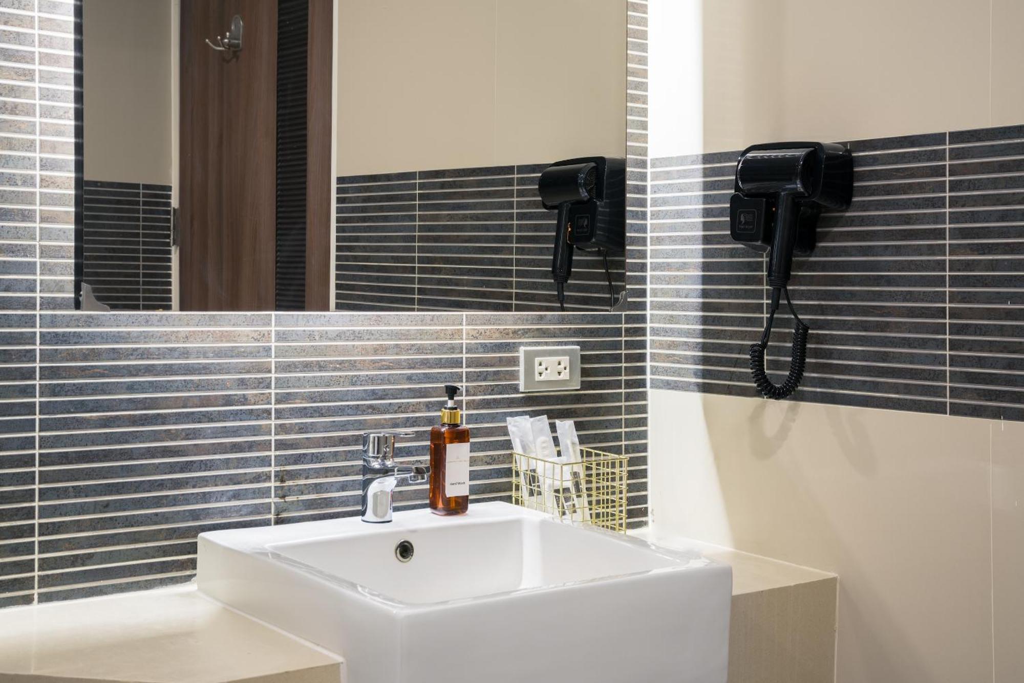 Aspira Suites Sukhumvit 20 Bangkok Bagian luar foto